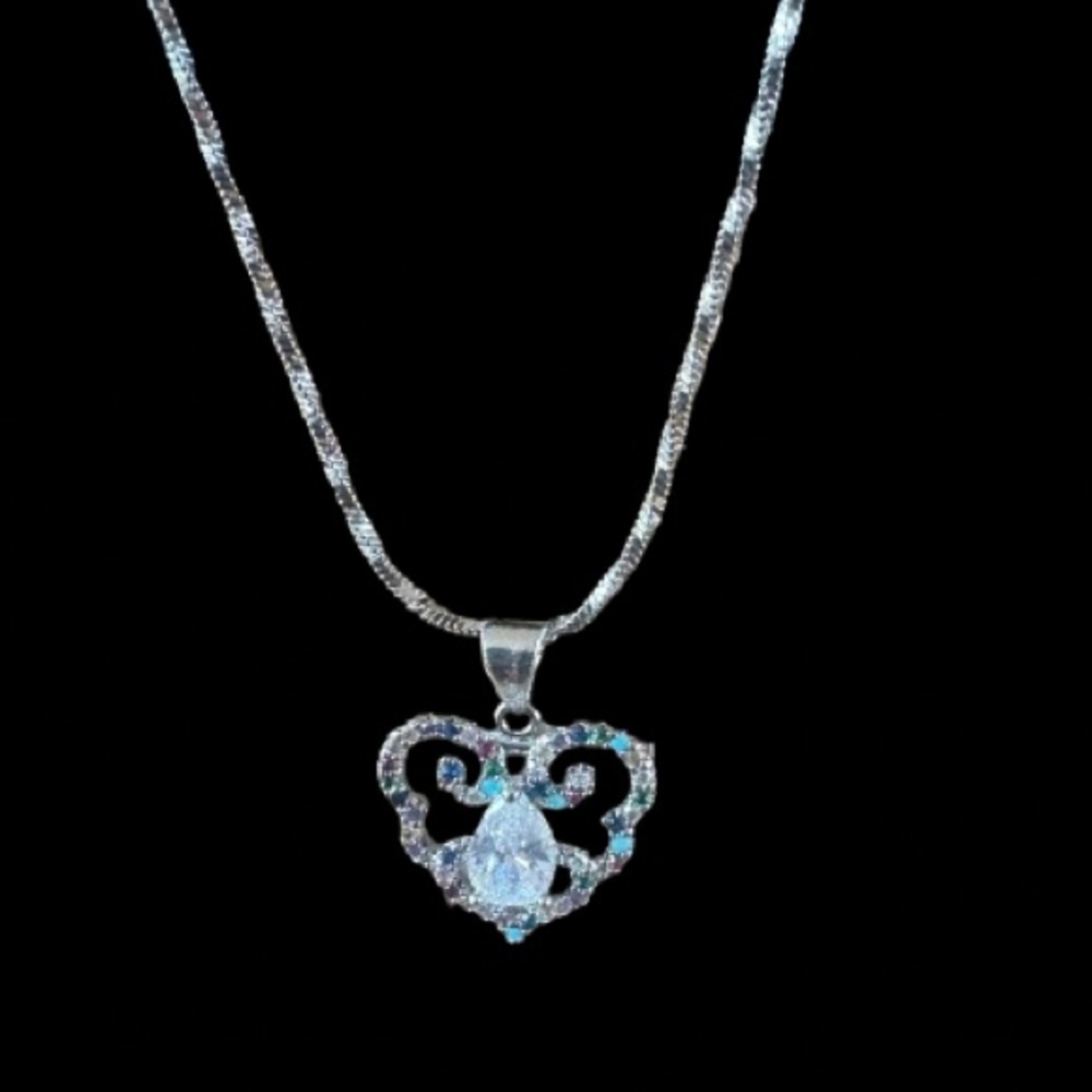 Pretty Bird Jewelry 18K White Gold Plated Heart Necklace